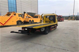 梅里斯达斡尔族区非事故拖车